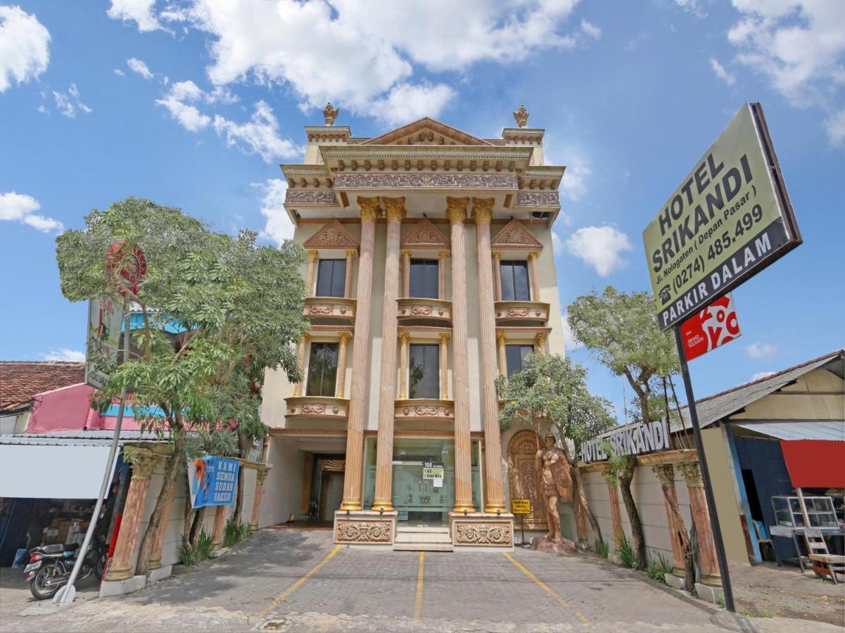 Oyo 90695 Srikandi Nologaten Hotel