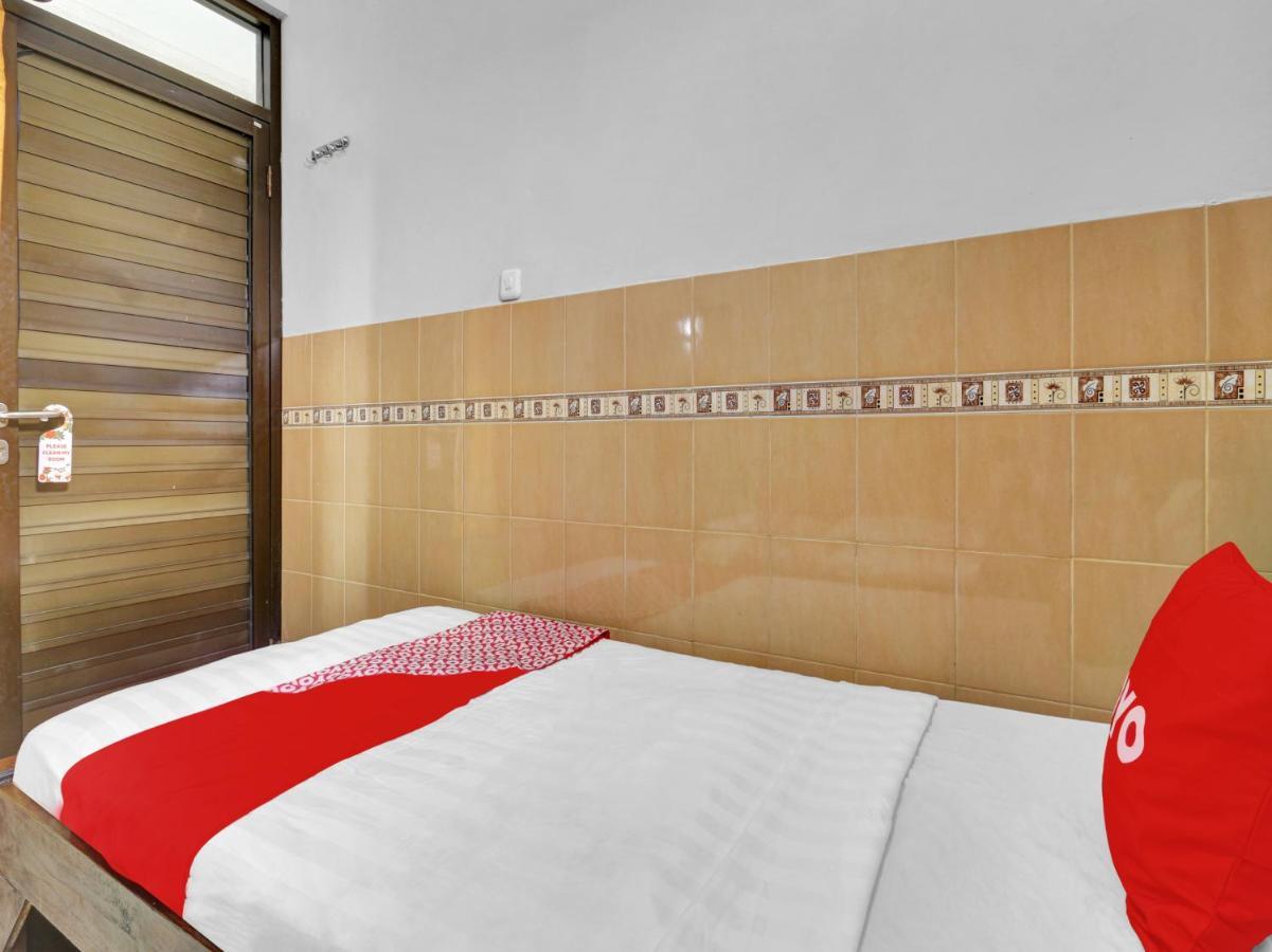 Hotel Oyo 90695 Srikandi Nologaten 2*